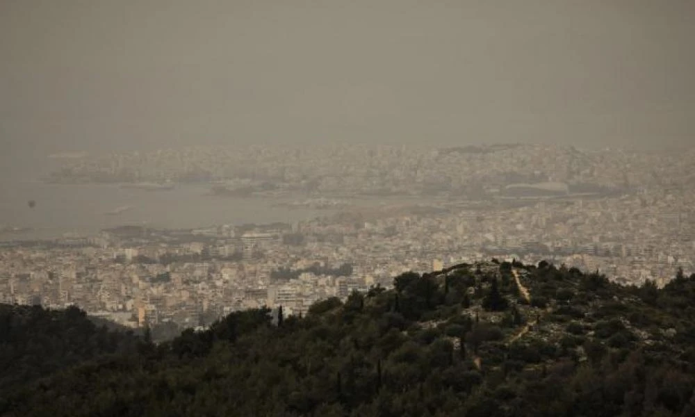 Ζεστός θα παραμείνει ο καιρός σήμερα - Σκόνη από τη Σαχάρα με συννεφιά